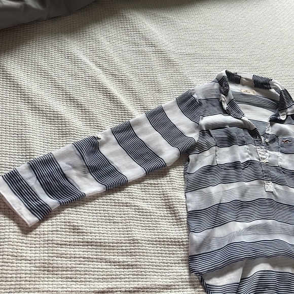 LIKE NEW - HOLLISTER sheer top - Picture 5 of 5